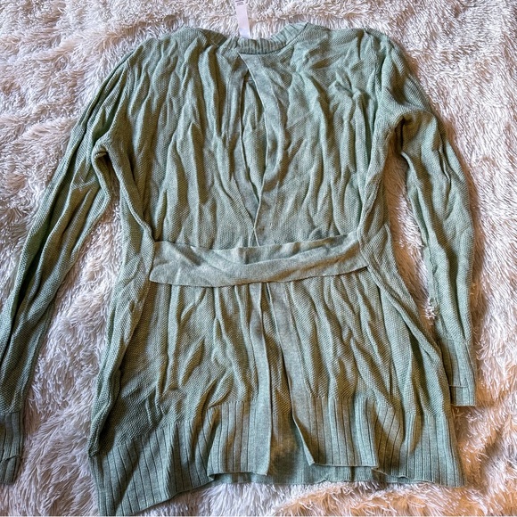 Lululemon long sleeve open back - Picture 3 of 6